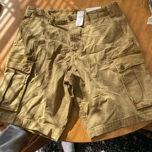 AE cargo men’s shorts. BRAND NEW! Size 35